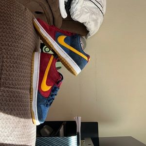 Size 5 Nike Barcelona dunk low pro